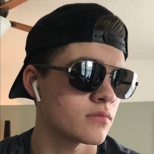 Meet your Posher, Devin